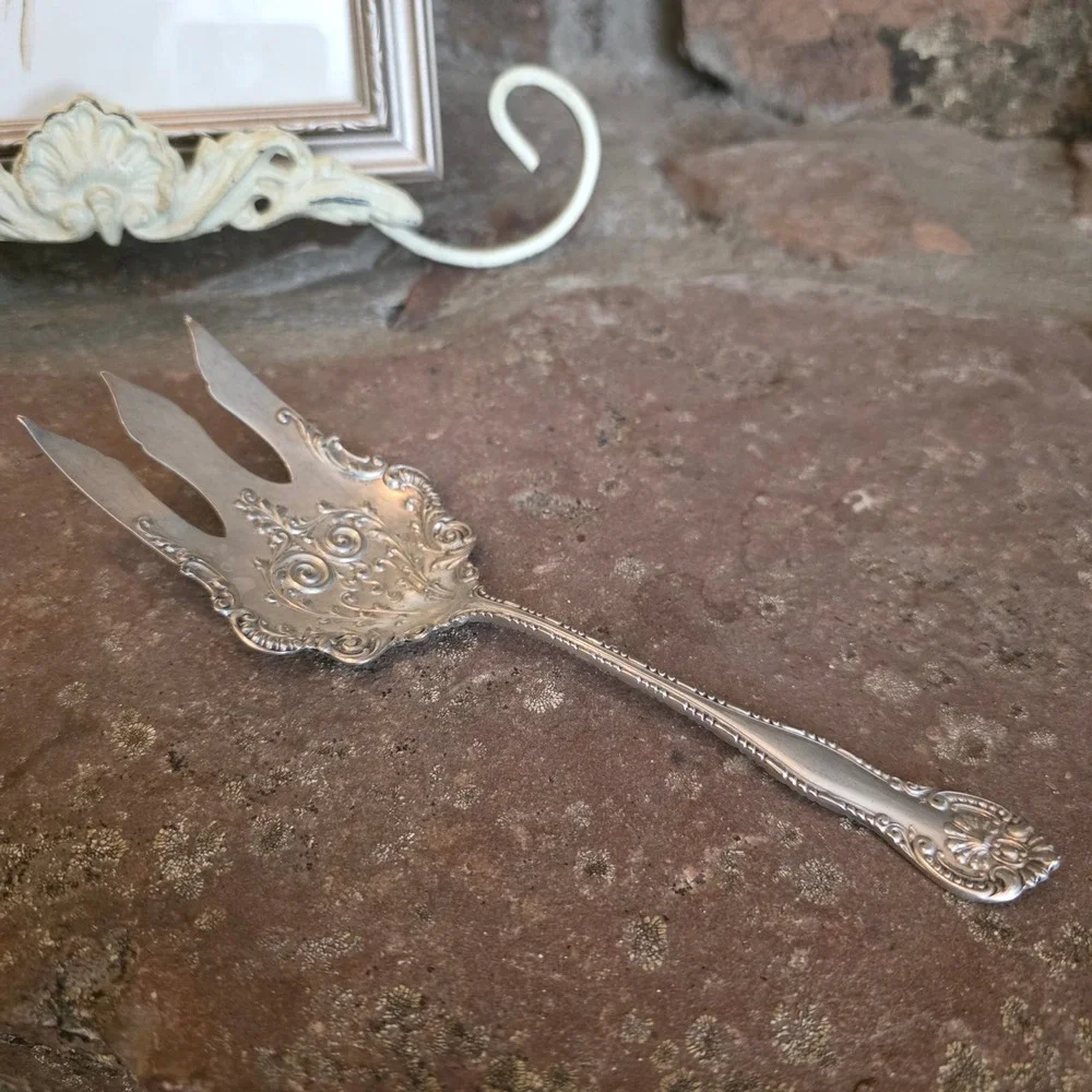 Wm Rogers & Son AA Remembrance Silverplate Cold Meat Fork Ornate Victorian 8.5in